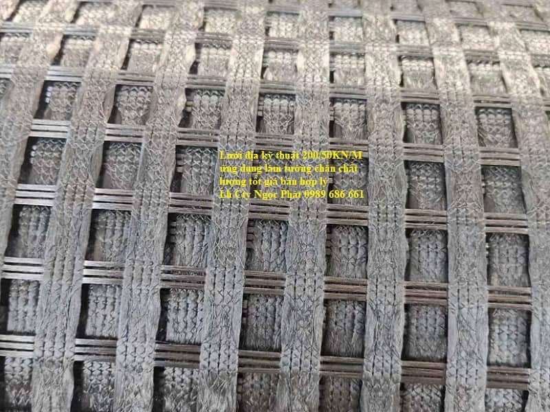 Lưới địa kỹ thuật 200/50kN/m giải pháp vàng cho tường chắn bền vững tiết kiệm