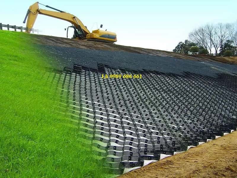 Thi công geocell trồng cỏ chống xói mòn trên mái dốc đường cao tốc