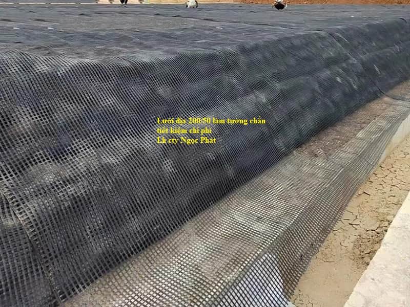 Ứng dụng lưới địa kỹ thuật 200/50 làm tường chắn MSE tại dự án hạ tầng giao thông