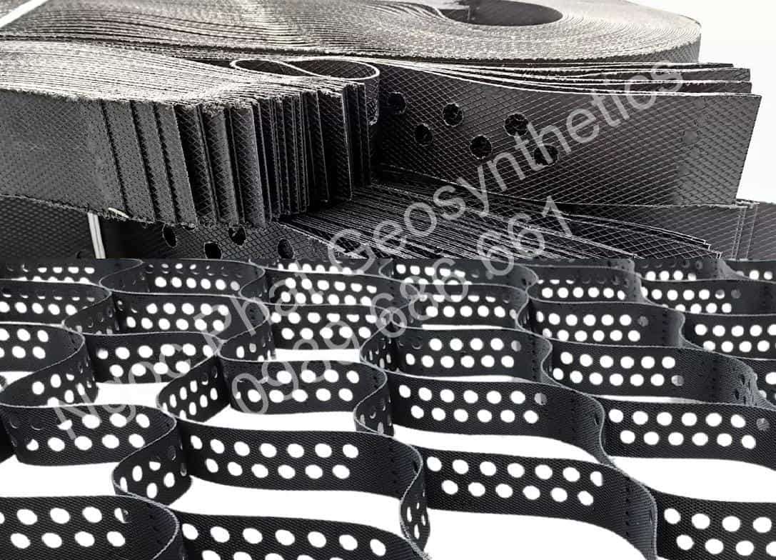 Geocell cao 50mm được sản xuất từ các dải nhựa HDPE đục lỗ và tạo nhám