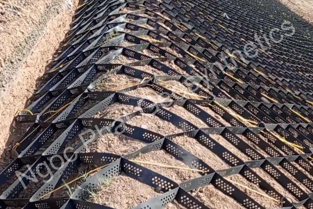 Geocell gia cố mái taluy sử dụng ô địa kỹ thuật geocell hdpe để tăng độ ổn định chống sạt lở