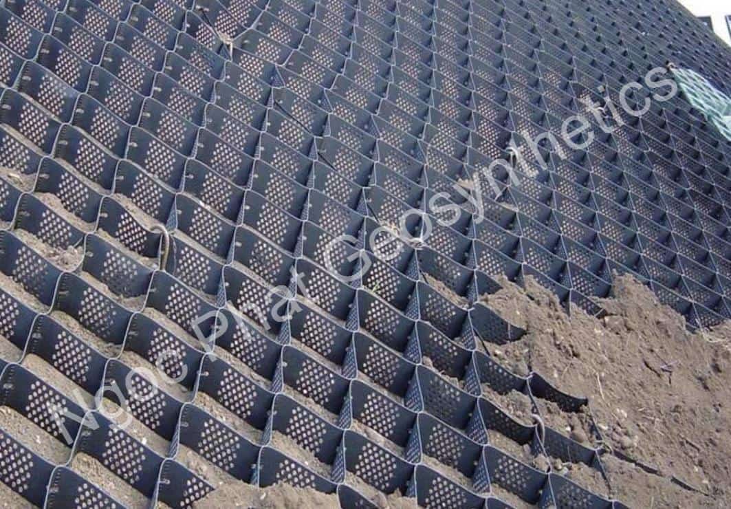 Neoweb 660-150 ứng dụng gia cố mái dốc chống xói mòn