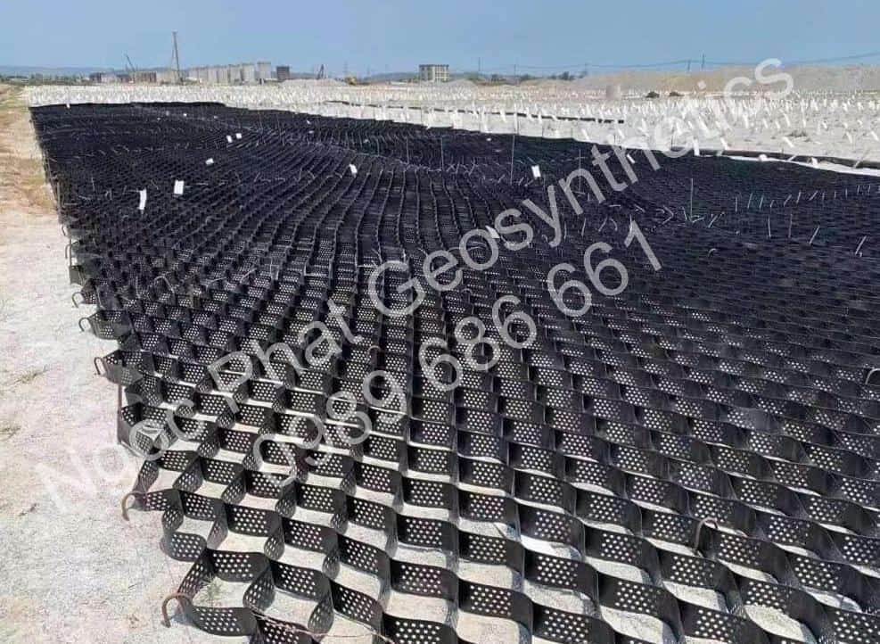 Thi công ô địa kỹ thuật neoweb 660-150 gia cố nền đất yếu