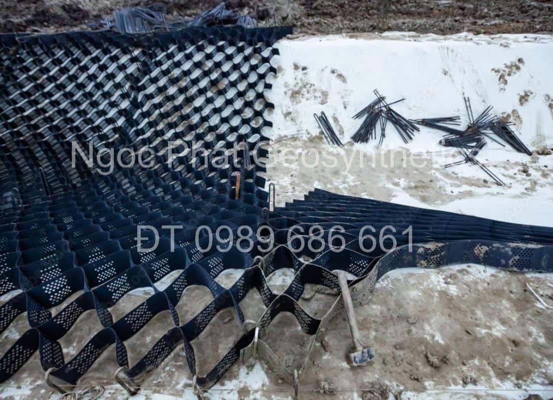 Ô địa kỹ thuật geocell 445-75 gia cố bảo vệ mái kênh