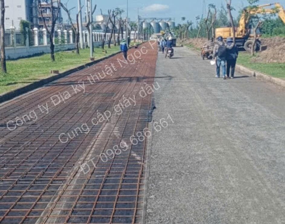 Trải giấy dầu trên lớp nền công trình
