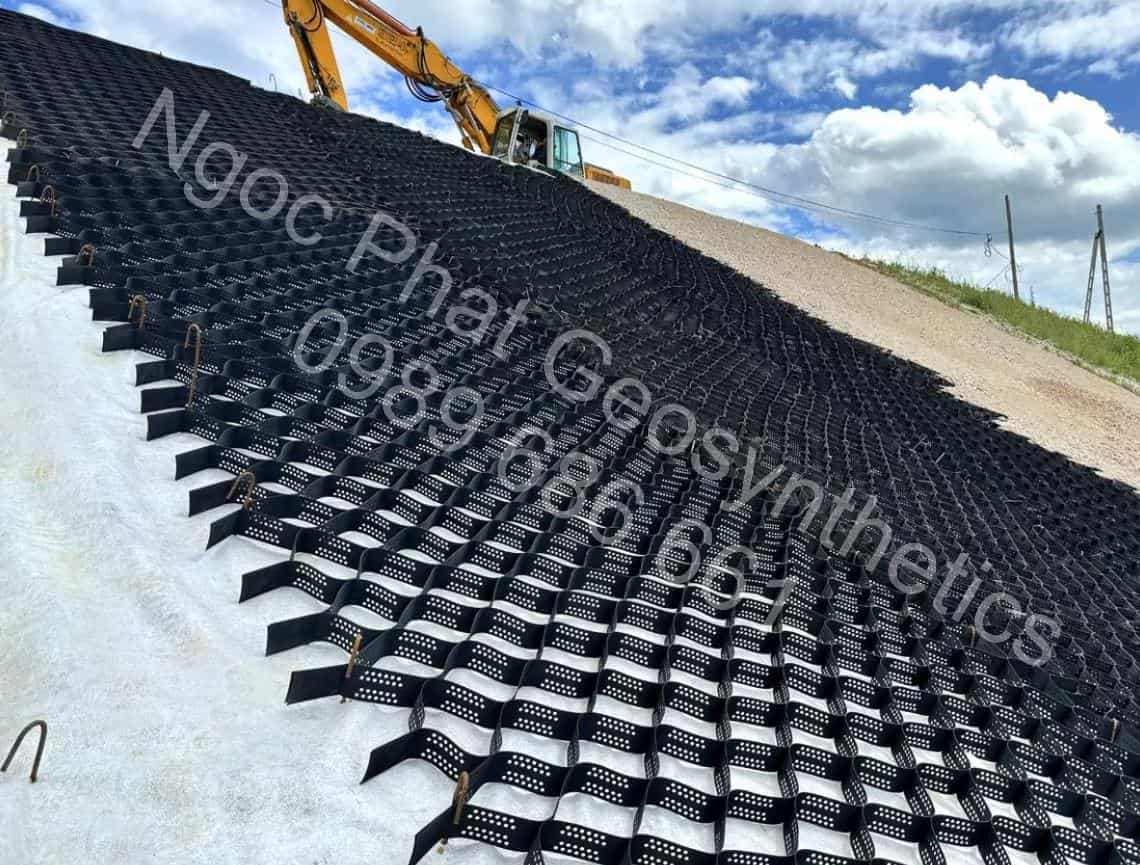Ô địa kỹ thuật geocell 445-75 có chiều cao ô 75mm khoảng cách mối hàn 445mm kích thước ô 320x287mm