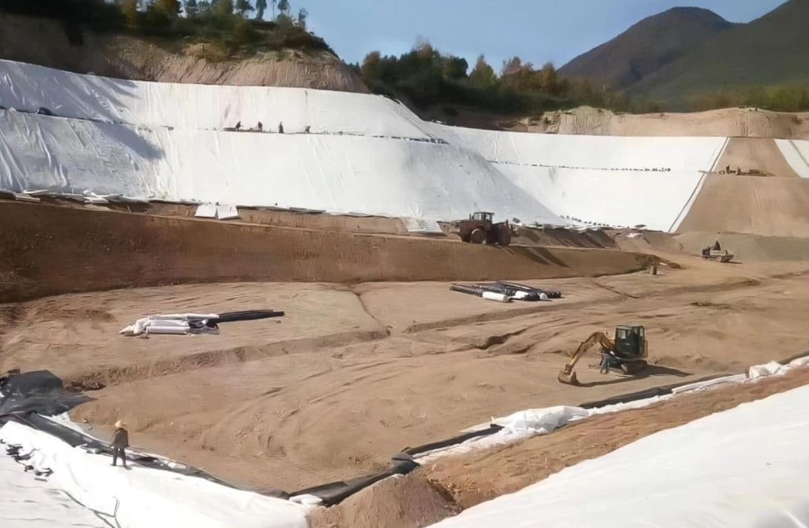 Màng sét gcl bentonite có khả năng chống thấm rất cao tự phục hồi và thi công nhanh
