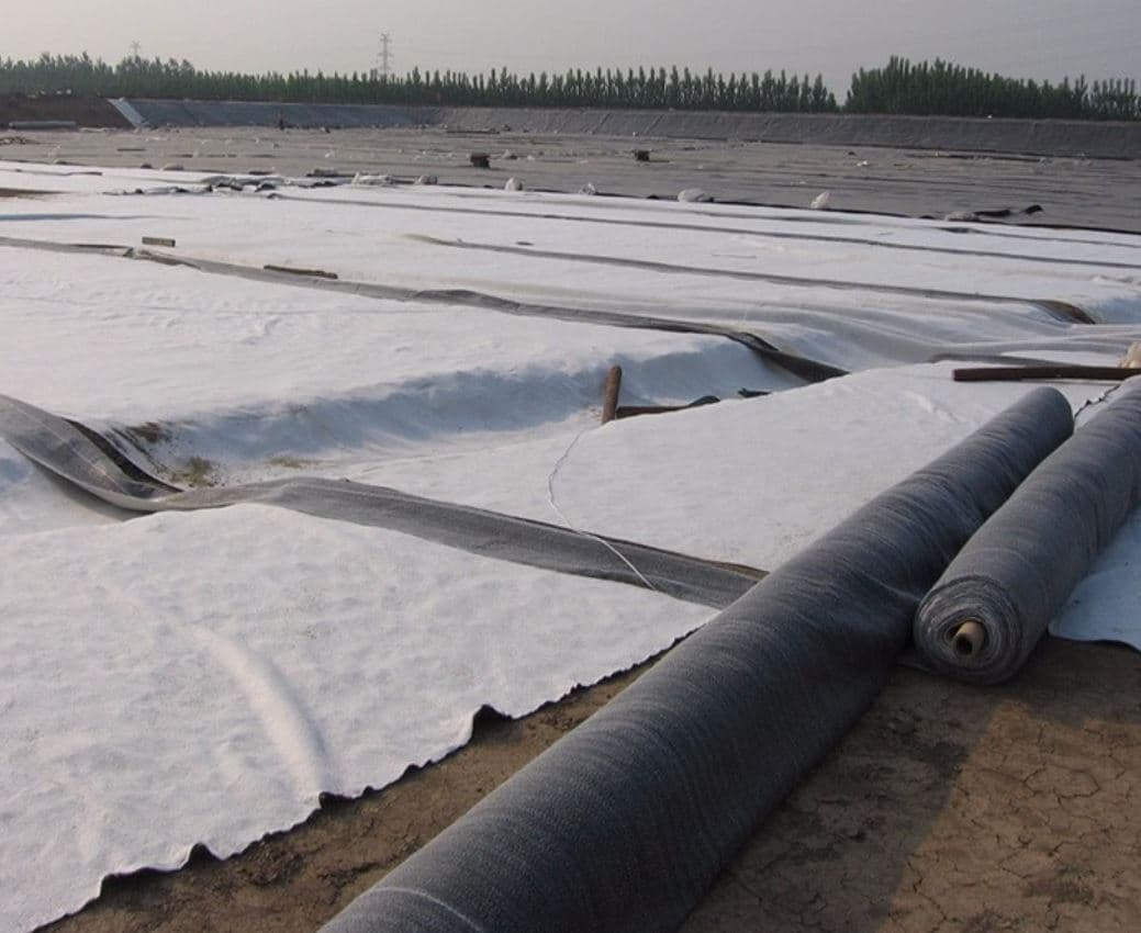 Màng sét GCL lót kênh mương hồ chứa nước để giảm thất thoát nước tối đa