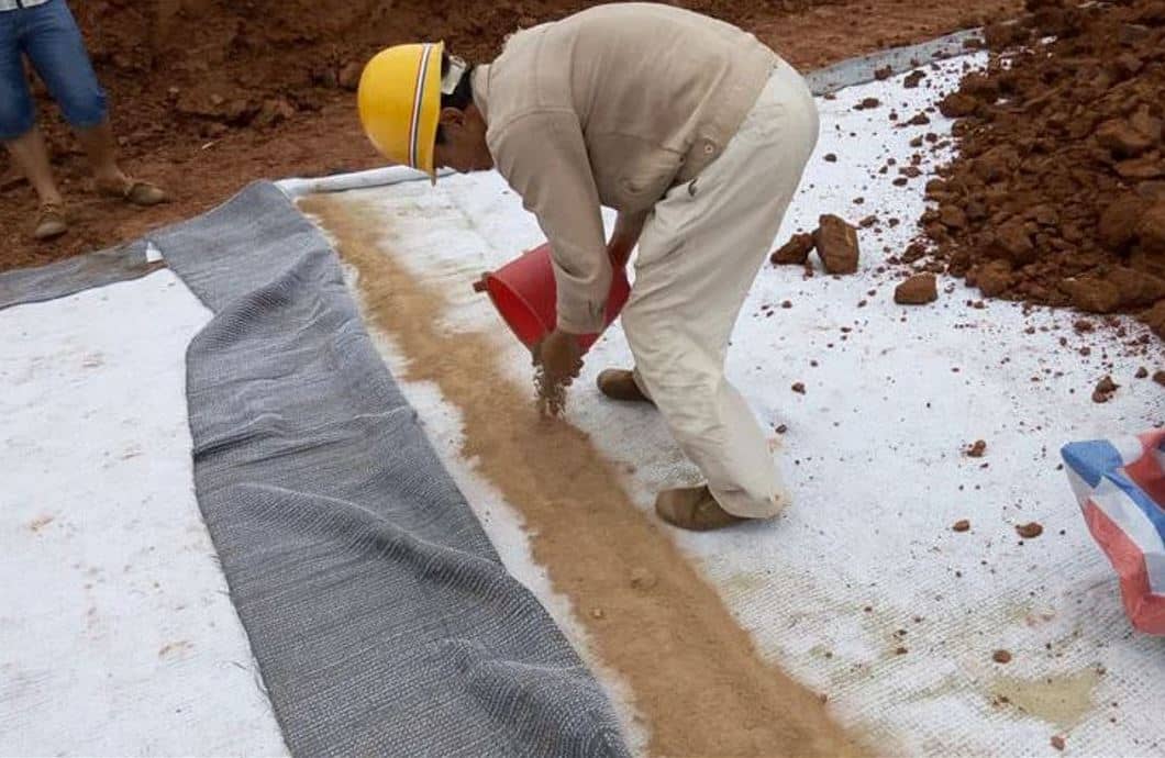 Xử lý mối nối bằng bột bentonite