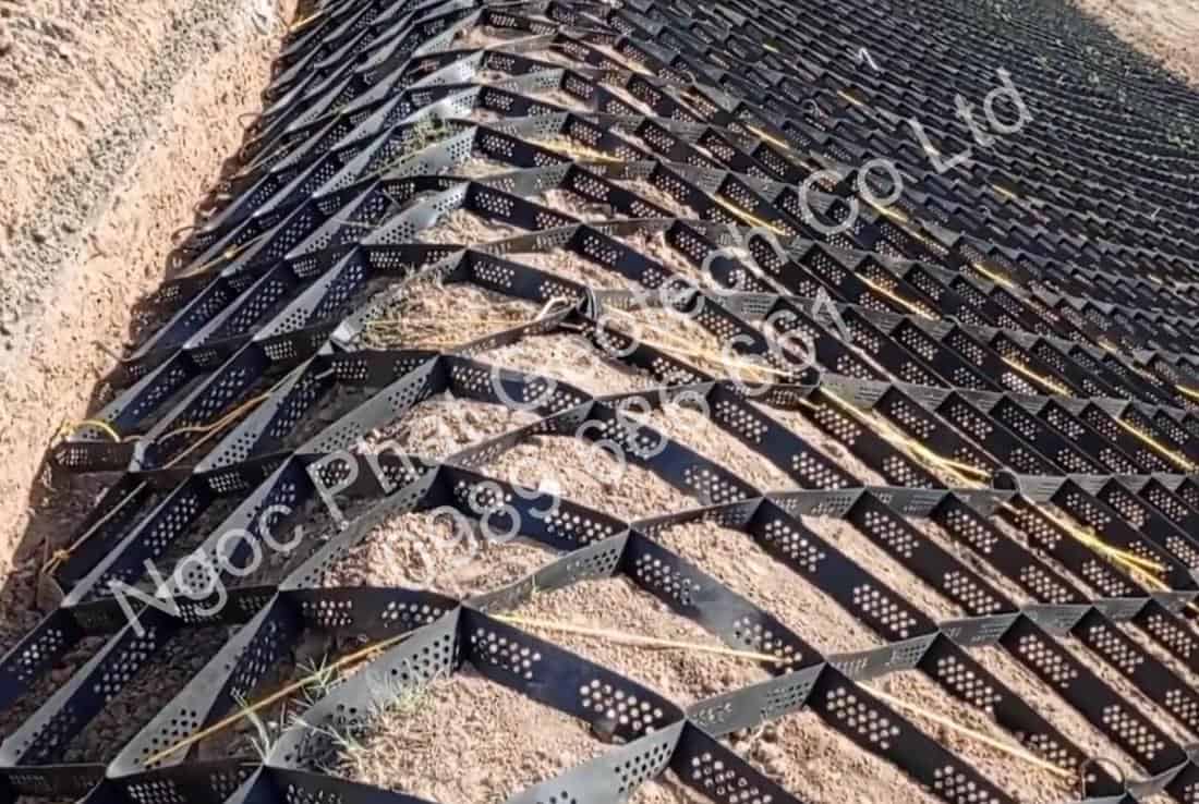 Ô địa geocell cao 7.5cm gia cố mái taluy chống xói mòn