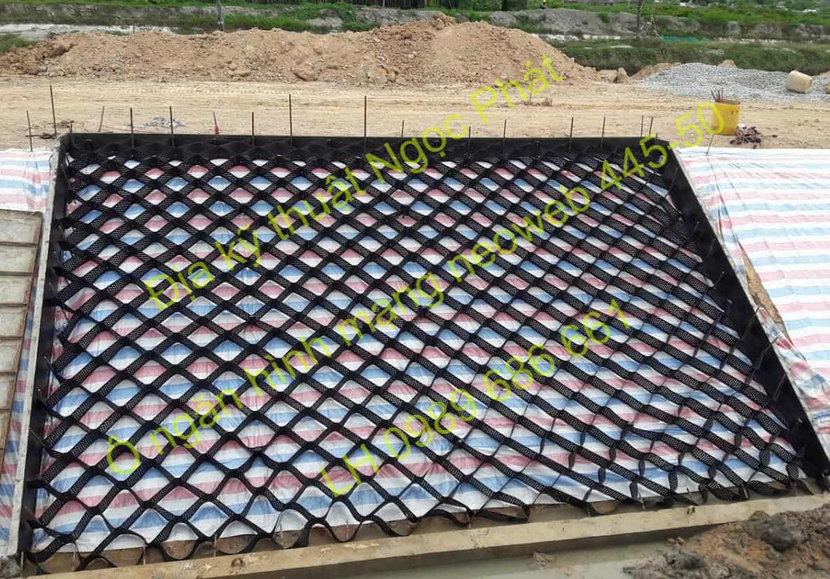 Neoweb 445-50 gia cố mái dốc và chống xói mòn